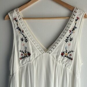 White dress with floral embroidery, size medium